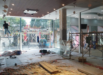 Vách Kính Khổ Lớn Nhà Xưởng. Showroom